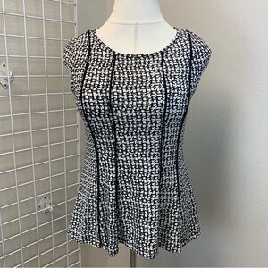 Women’s Lavanya Black and White Cap Sleeve Pleated Top.  Size XL